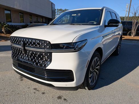 Certified 2025 Lincoln Navigator Black Label image 9