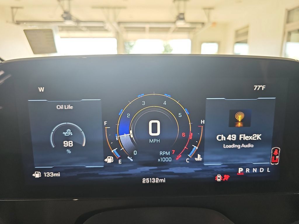 Used 2025 Chevrolet Traverse LT FWD image 27
