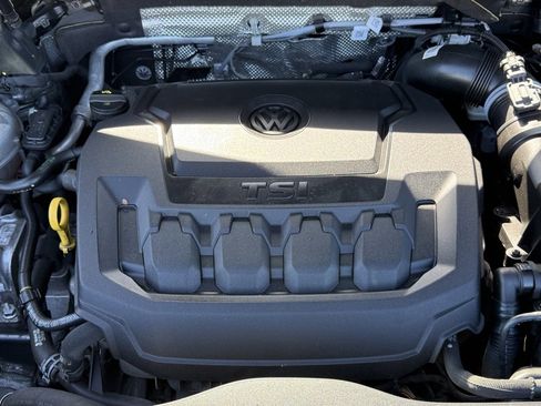 Used 2022 Volkswagen Tiguan SE R-Line image 29