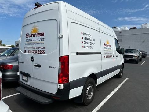 Used 2023 Mercedes-Benz Sprinter 2500 image 2