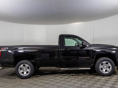 Used 2018 Chevrolet Silverado 1500 LT w/ LT Convenience Package image 25