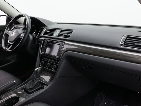 Used 2017 Volkswagen Passat 1.8T SE FWD image 43