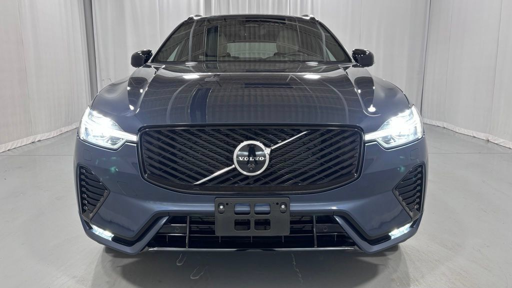 Certified 2026 Volvo XC60 B5 Plus AWD/4WD image 3