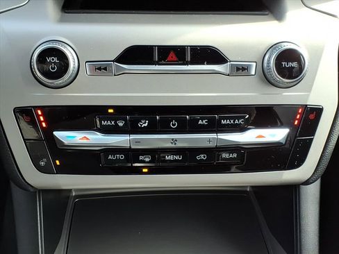 Used 2023 Ford Explorer XLT w/ Equipment Group 202A image 17