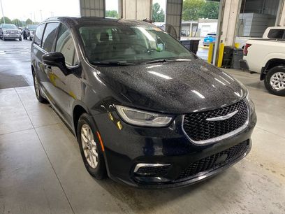 Used 2024 Chrysler Pacifica Touring-L