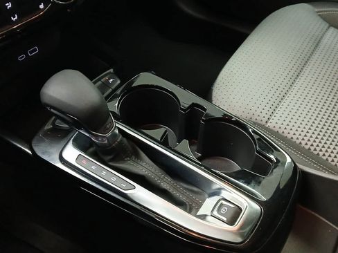 Used 2025 Chevrolet Trax LT w/ LT Convenience Package image 11