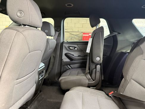Used 2023 Chevrolet Traverse LT FWD image 25