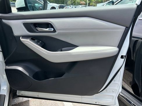Certified 2021 Nissan Rogue SV w/ Premium Package FWD image 41