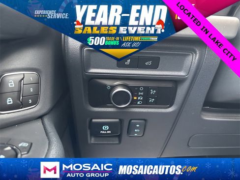 Used 2024 Ford Expedition XLT image 30