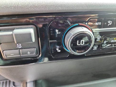 Used 2025 Chevrolet Silverado 3500 LT image 22