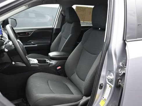 Used 2023 Toyota RAV4 LE AWD/4WD image 7