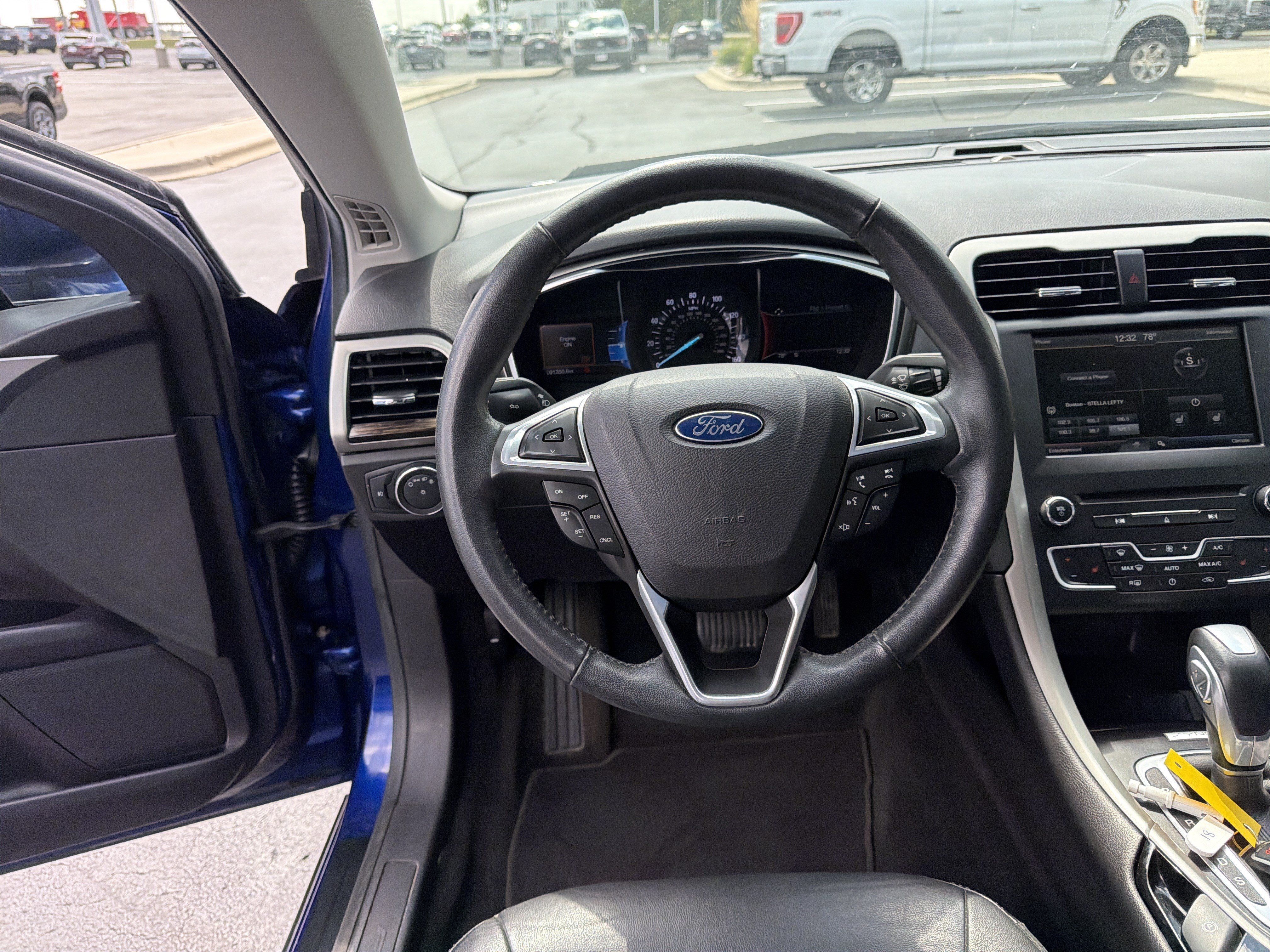 Used 2016 Ford Fusion SE w/ Equipment Group 202A FWD image 22