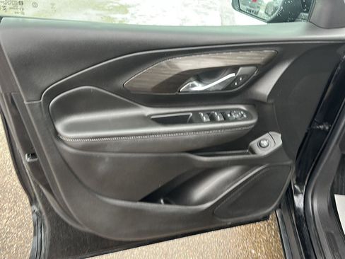 Used 2024 GMC Terrain SLE w/ Driver Convenience Package image 25