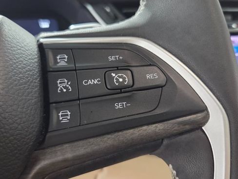 Used 2023 Jeep Grand Cherokee L Limited w/ Luxury Tech Group II RWD image 29