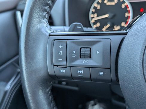 Used 2023 Nissan Rogue SL image 25