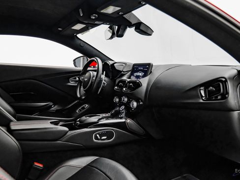 Used 2019 Aston Martin V8 Vantage Coupe image 45