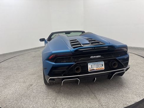 Used 2020 Lamborghini Huracan EVO RWD image 9