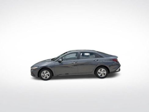 Used 2024 Hyundai Elantra SE FWD image 6