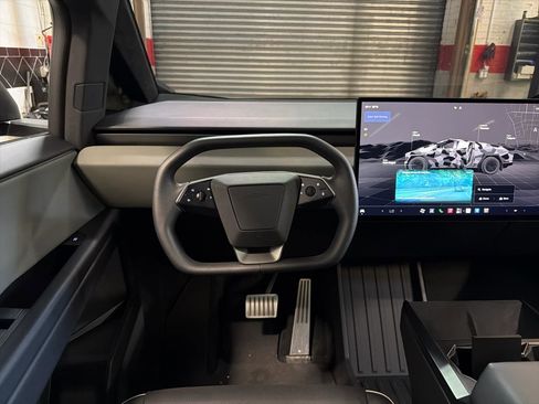 Used 2025 Tesla Cybertruck AWD Crew Cab image 12