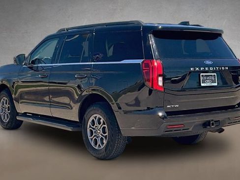 Used 2025 Ford Expedition Active RWD image 9