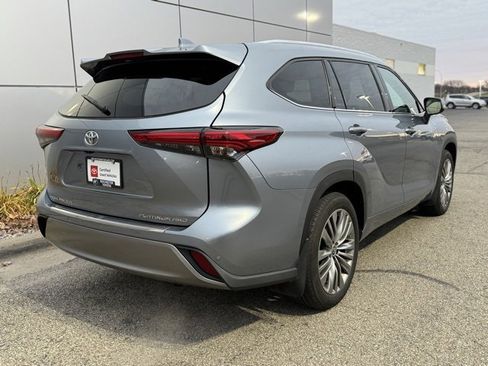 Certified 2022 Toyota Highlander Platinum image 43