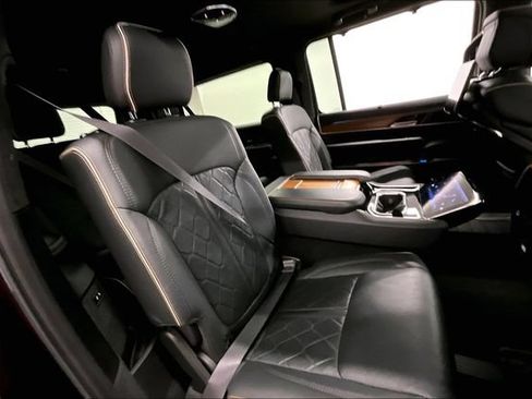 Used 2025 Jeep Grand Wagoneer L Series III w/ Rear-Seat Entertainment Group AWD/4WD image 25