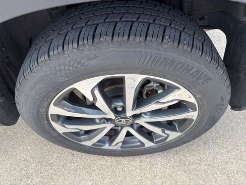 Used 2024 Toyota Corolla Cross XLE image 6