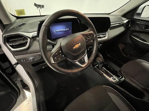 Used 2025 Chevrolet TrailBlazer LT w/ LT Cold Weather Package image 19