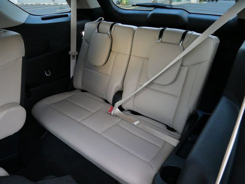 Used 2023 Ford Explorer Limited AWD/4WD image 18
