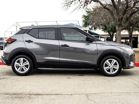 Used 2025 Nissan Kicks Play S image 4