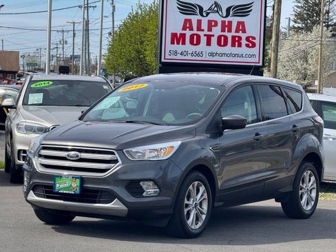 Used 2017 Ford Escape SE FWD image 3