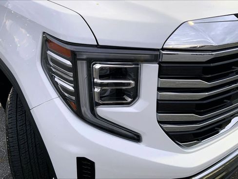 Used 2024 GMC Sierra 1500 SLT image 25