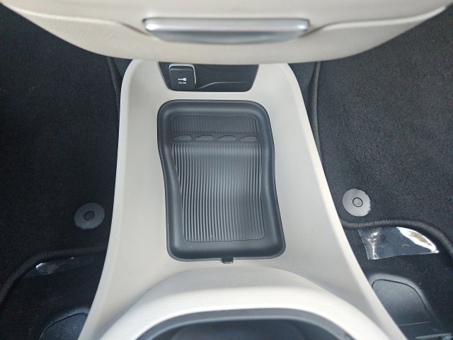 Used 2024 Chrysler Pacifica Touring-L FWD image 22