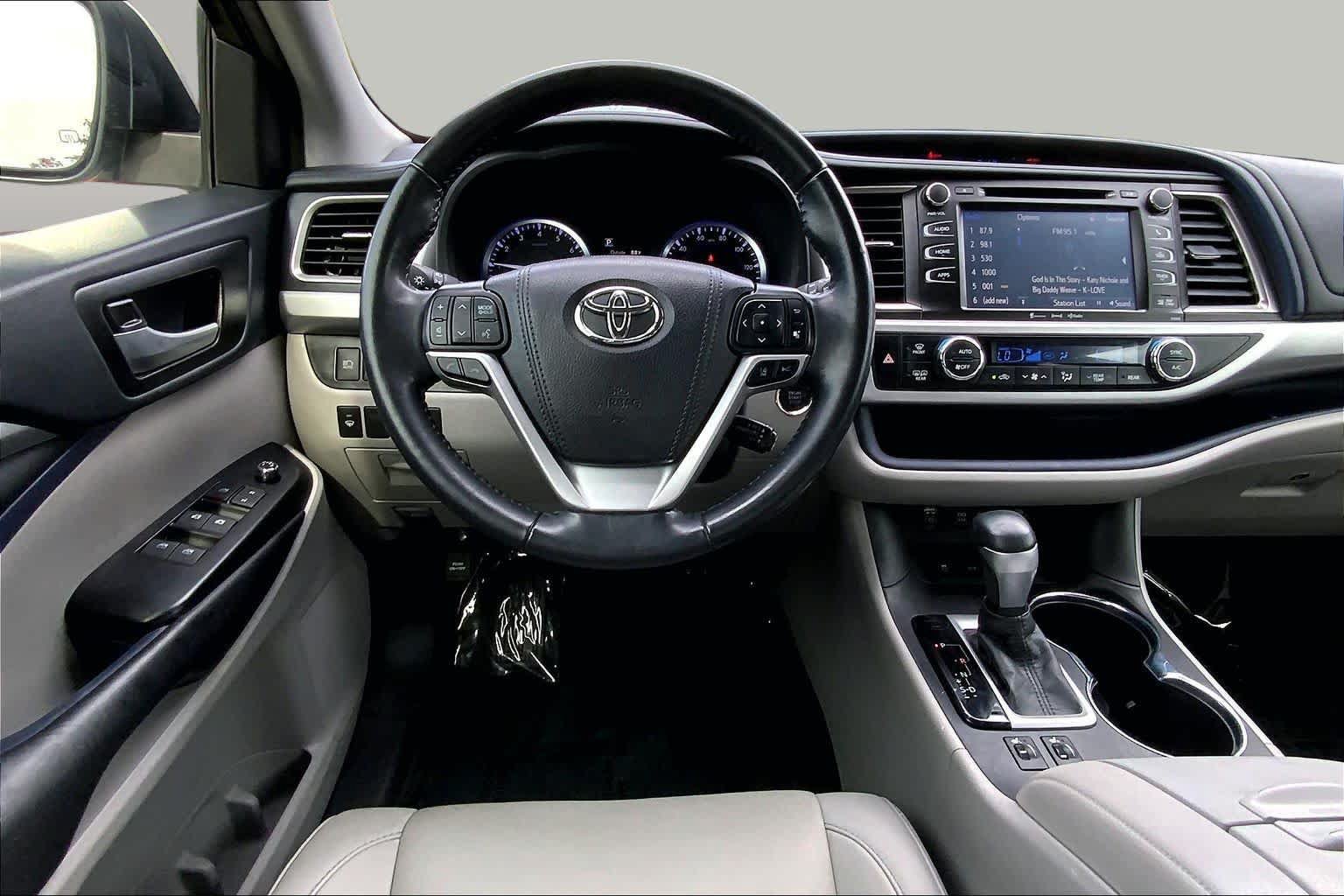 Used 2019 Toyota Highlander XLE AWD/4WD image 6