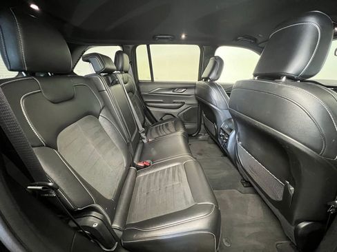 Used 2024 Jeep Grand Cherokee Altitude image 8