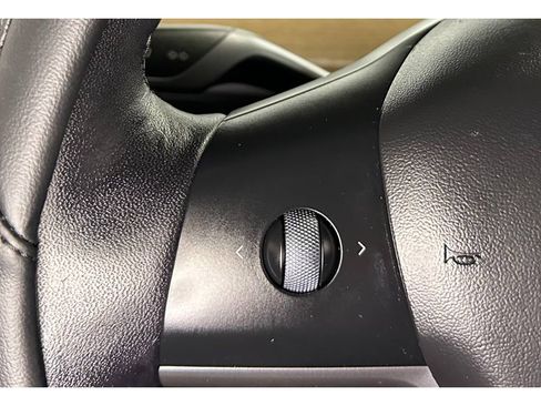 Used 2022 Tesla Model Y Long Range AWD/4WD image 22