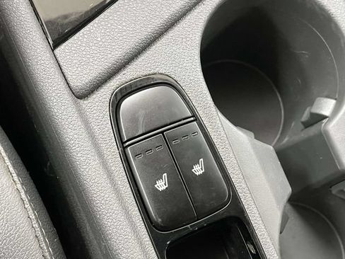 Used 2017 Kia Niro EX FWD image 31