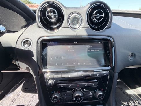 Used 2019 Jaguar XJ R-Sport RWD image 15