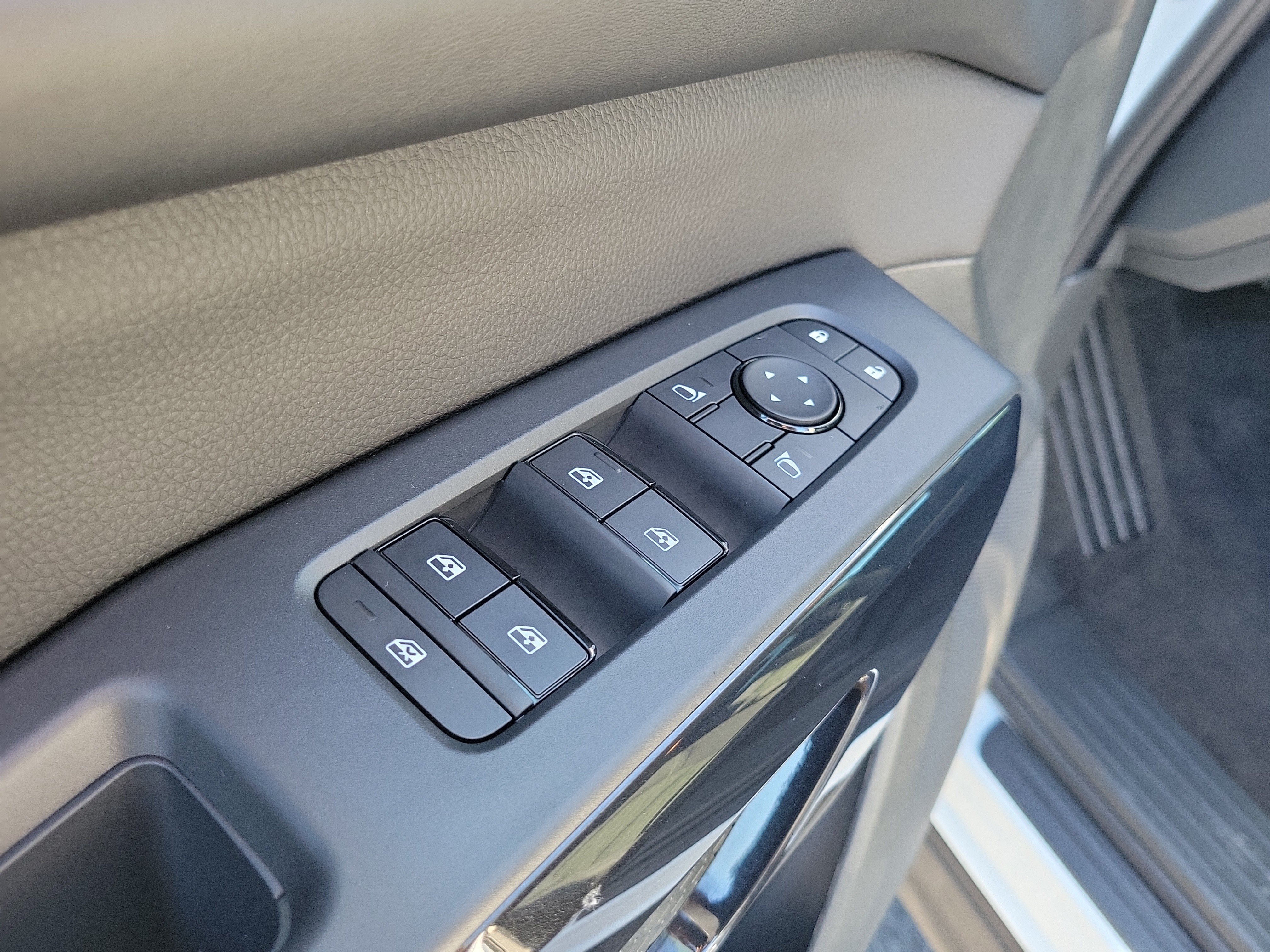 Used 2026 Nissan Pathfinder SV FWD image 17