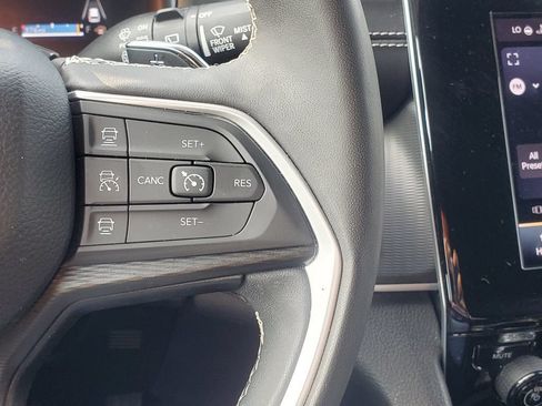 Used 2024 Jeep Grand Cherokee Altitude AWD/4WD image 12