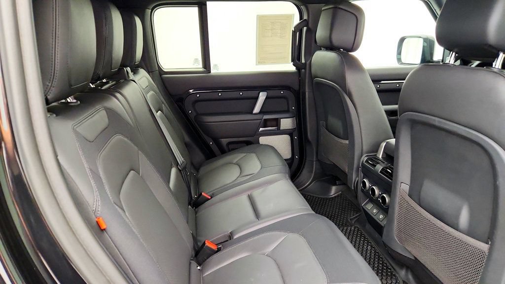 Used 2024 Land Rover Defender 130 X-Dynamic SE AWD/4WD image 24
