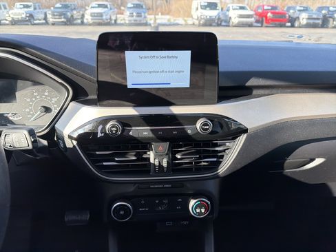 Used 2022 Ford Escape SE image 18