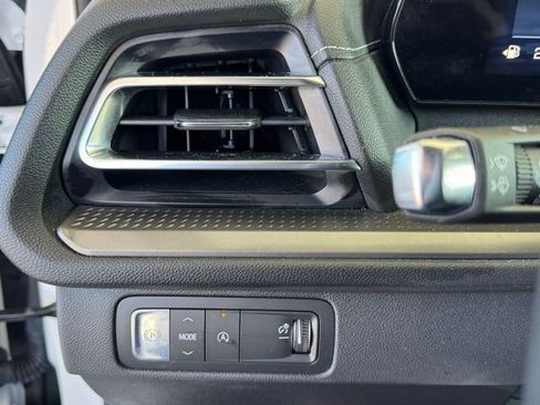 Used 2025 Chevrolet Traverse LT image 37