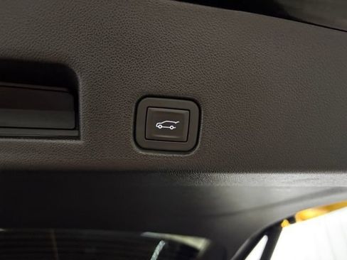 Used 2025 Chevrolet Traverse LT AWD/4WD image 11