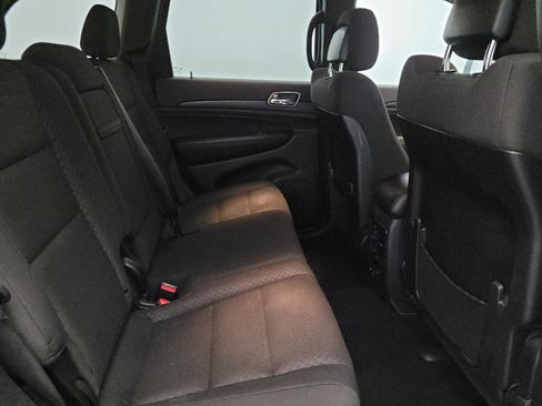 Used 2019 Jeep Grand Cherokee Laredo image 19