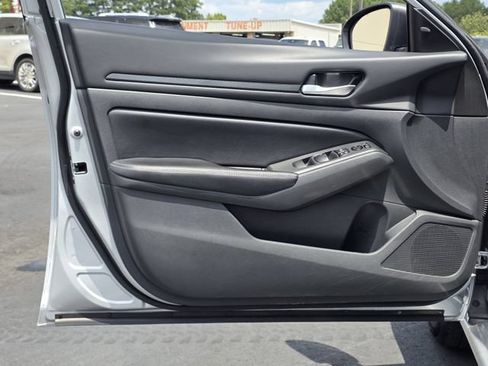 Used 2024 Nissan Altima 2.5 SV FWD image 14