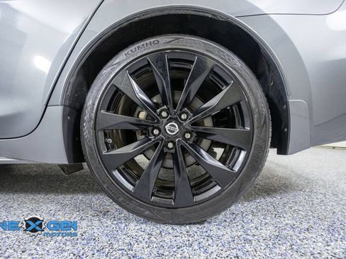 Used 2018 Nissan Maxima SR w/ Midnight Edition FWD image 47