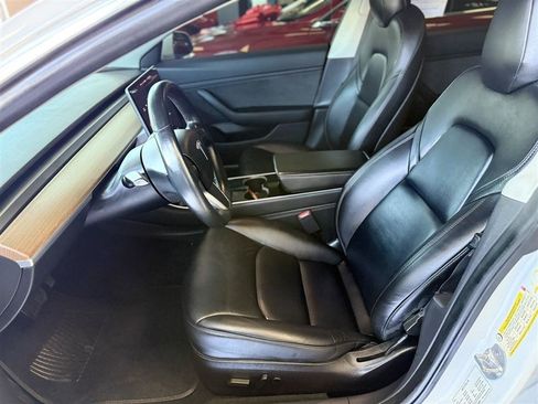 Used 2019 Tesla Model 3 Standard Range Plus image 17