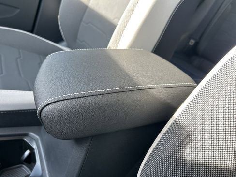 New 2026 Volkswagen Taos SE image 36