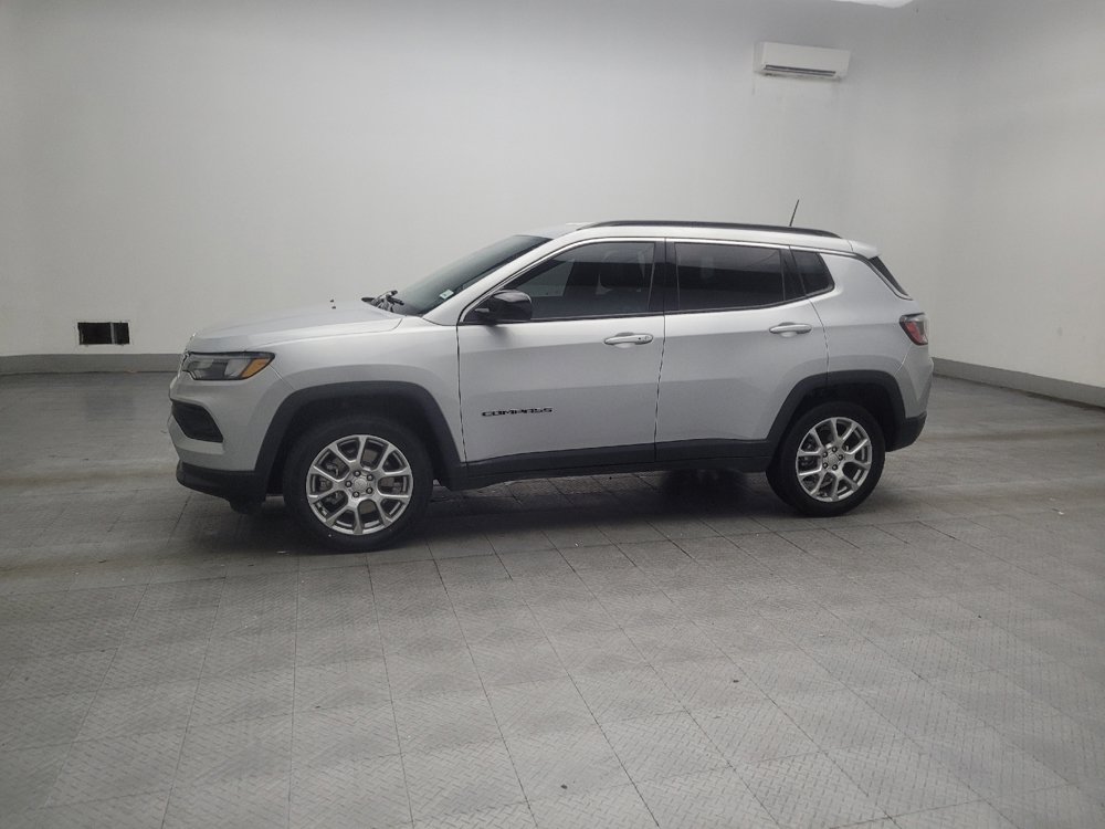 Used 2024 Jeep Compass Latitude AWD/4WD image 2
